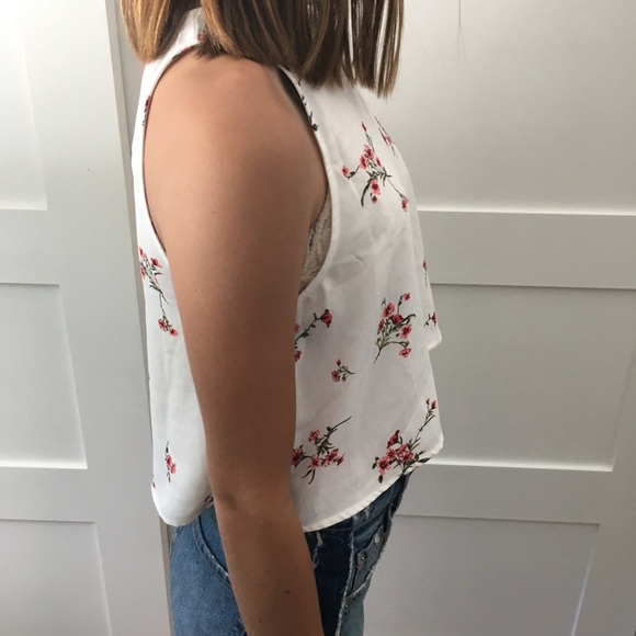 White crop top - Picture 2 of 3